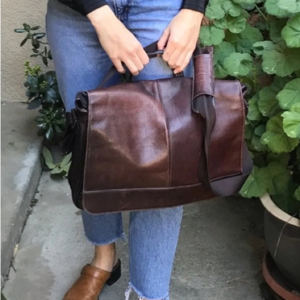 Vintage dark brown Kenneth Cole leather bag